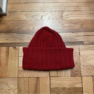 Everlane Wool-Cashmere Rib Chunky Beanie in Crimson